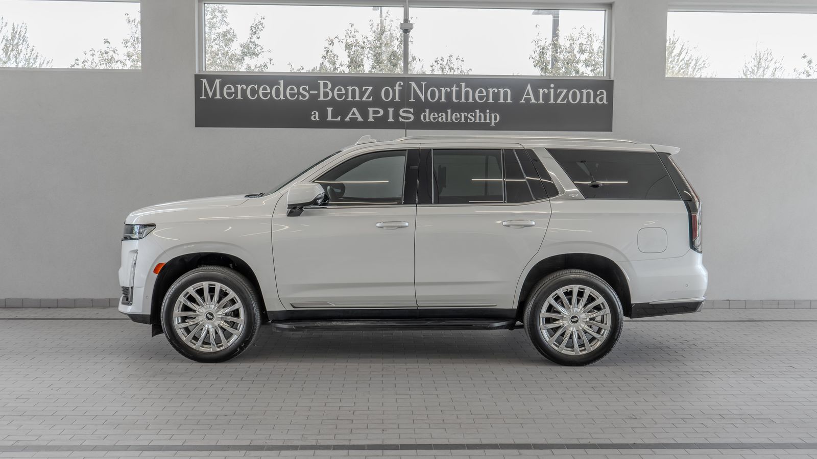 2023 Cadillac Escalade Premium Luxury — full photo 2 of 35