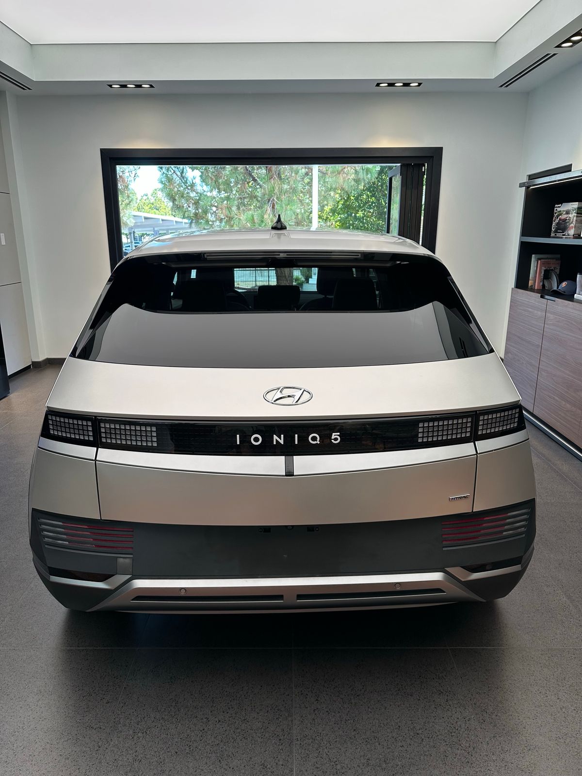 2023 Hyundai IONIQ 5 SEL — full photo 2 of 11