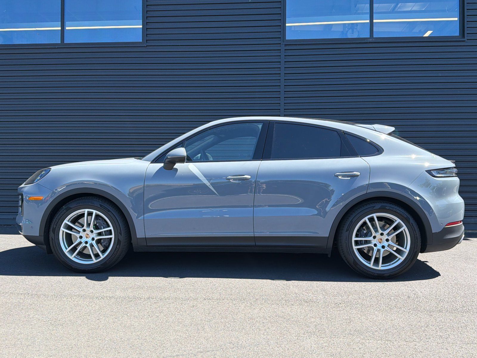 2026 Porsche Cayenne Coupe Base — full photo 2 of 28