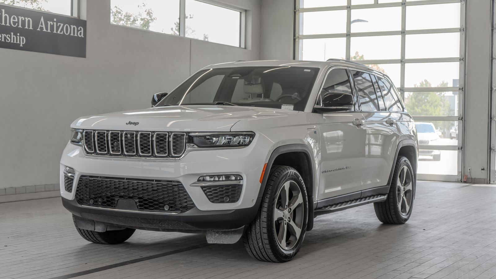 2023 Jeep Grand Cherokee 4xe — full photo 24 of 34