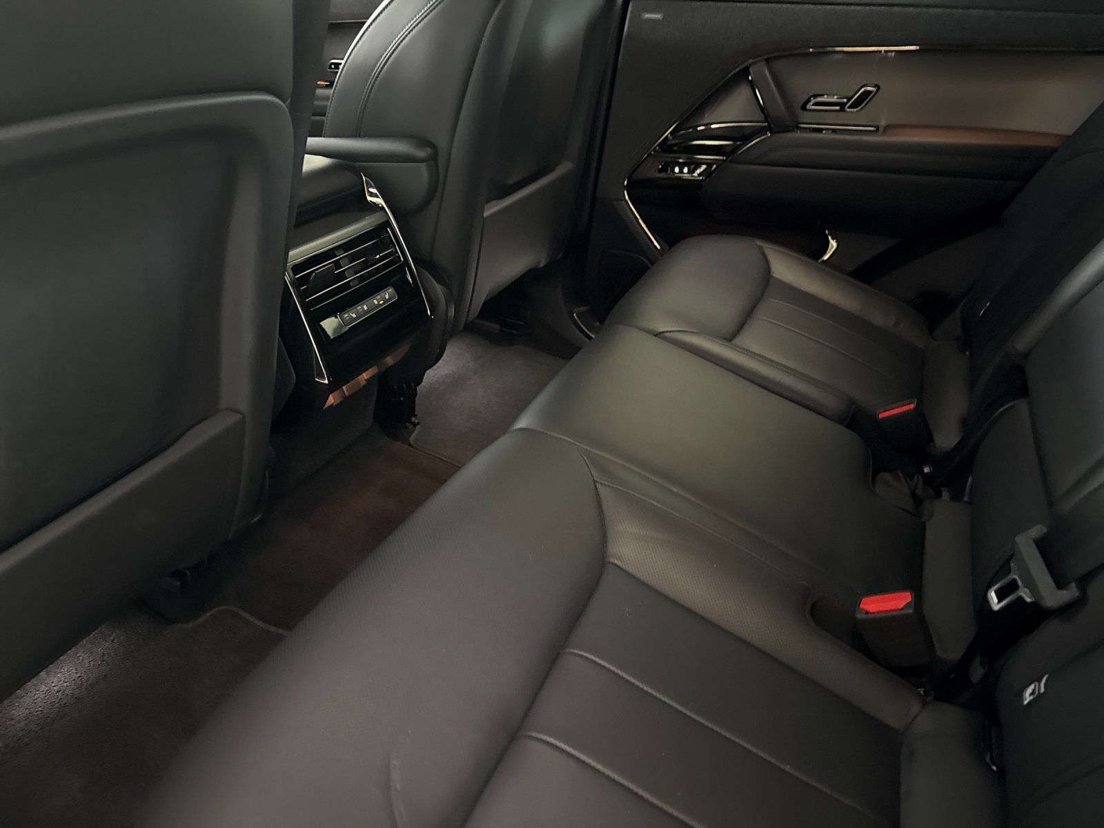2025 Land Rover Range Rover Sport SE — full photo 11 of 29