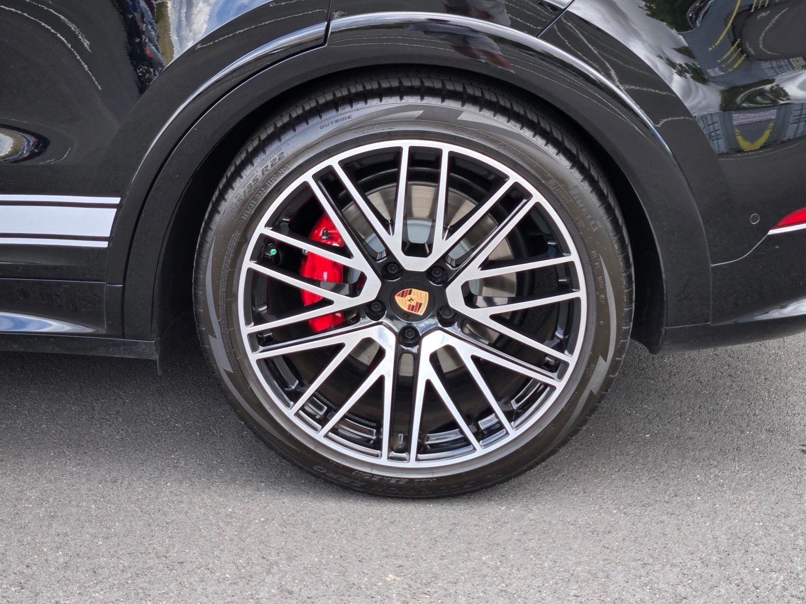2026 Porsche Cayenne GTS — full photo 11 of 27