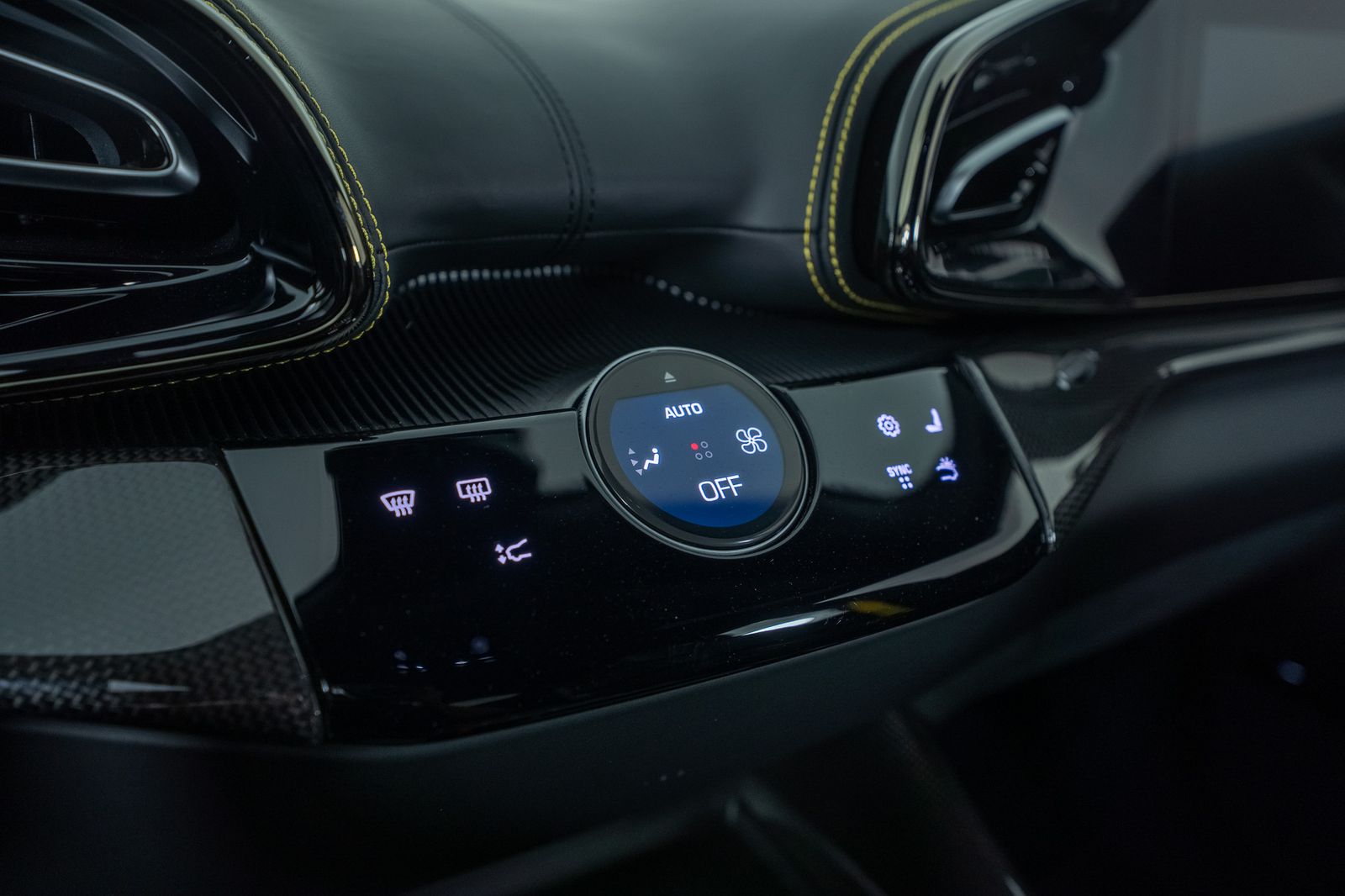 2025 Ferrari Purosangue — full photo 24 of 66