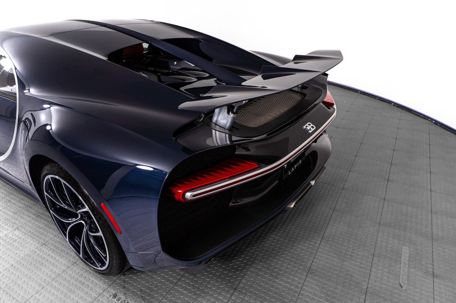 2018 Bugatti Chiron — foto completa 77 de 85