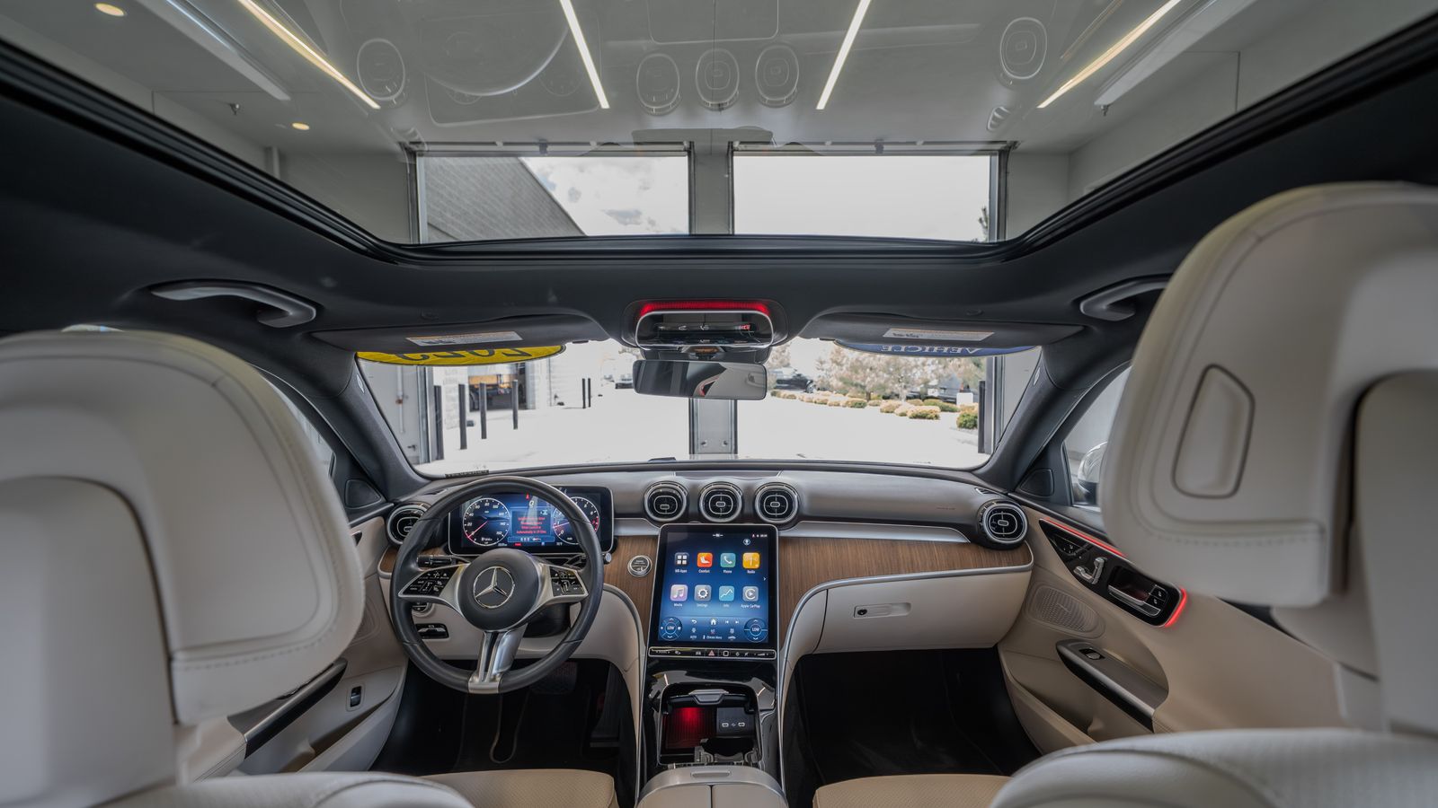 2025 Mercedes-Benz C-Class C 300 — foto completa 27 de 35