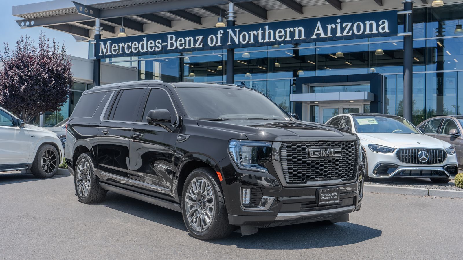 2024 GMC Yukon XL Denali Ultimate — full photo 1 of 35