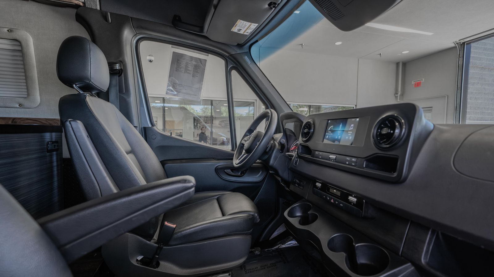 2023 Mercedes-Benz Sprinter 2500 Cargo 144 WB — full photo 17 of 34