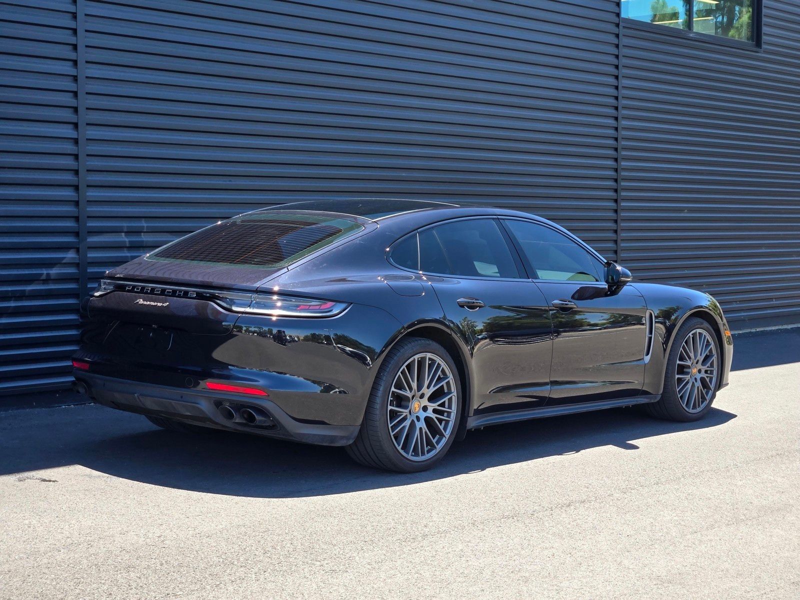 2023 Porsche Panamera 4 Platinum Edition — full photo 7 of 27