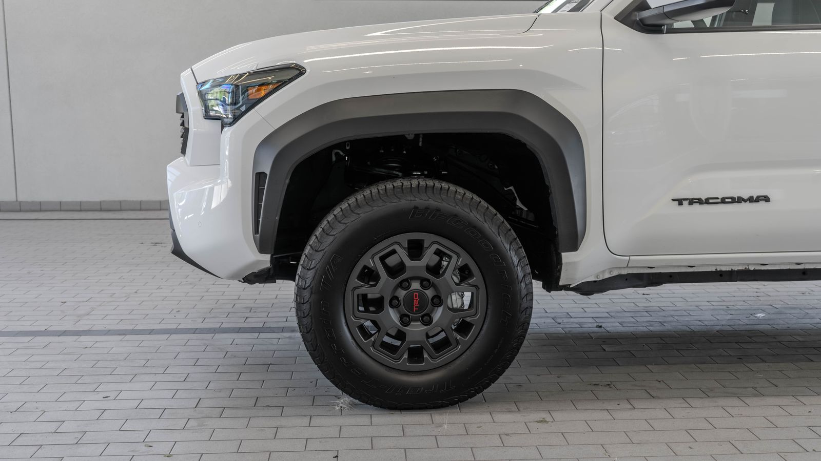 2025 Toyota Tacoma PreRunner — full photo 4 of 29