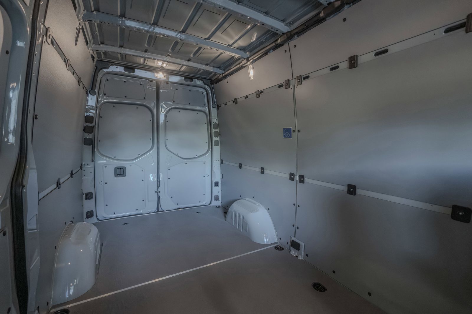2025 Mercedes-Benz Sprinter 2500 Cargo 144 WB — foto completa 30 de 34