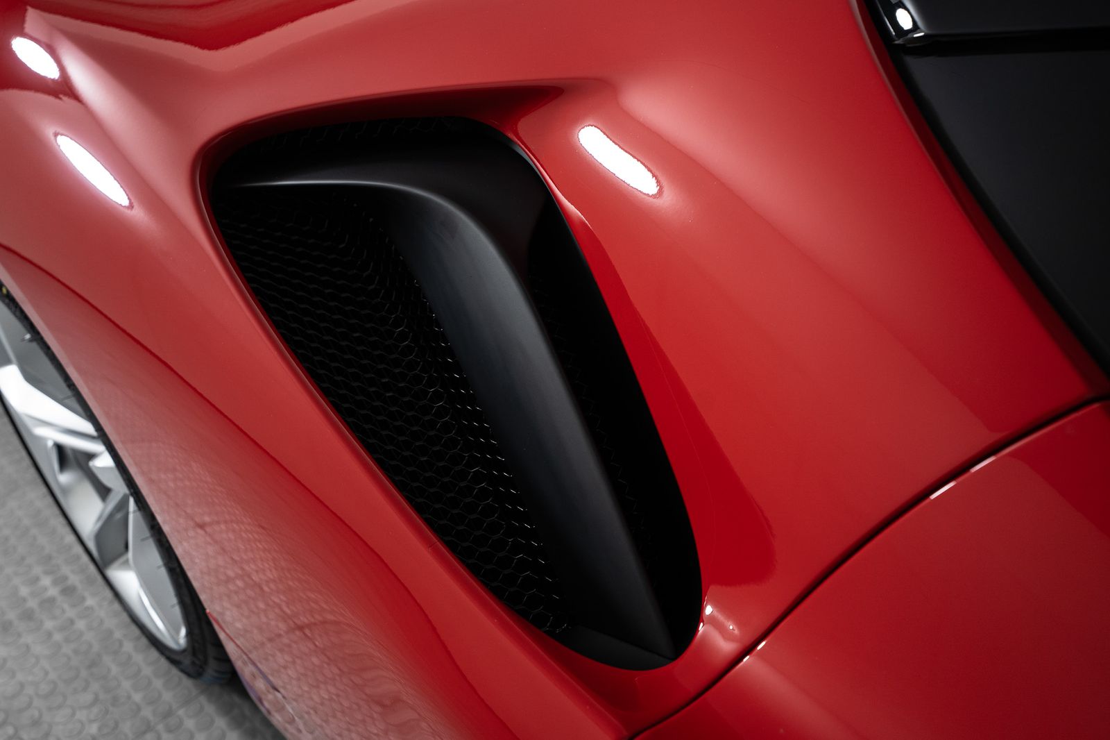 2021 Ferrari SF90 Stradale — full photo 20 of 38