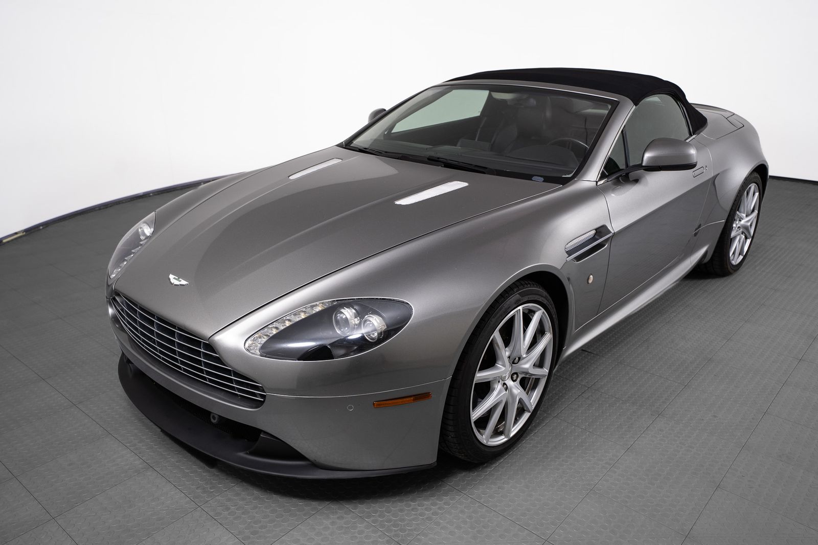 2012 Aston Martin V8 Vantage — foto completa 43 de 49