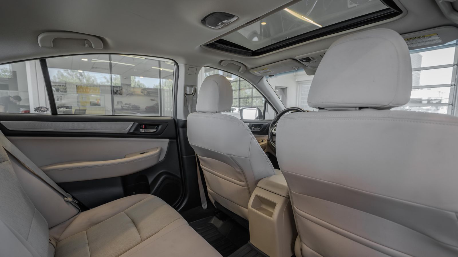 2015 Subaru Legacy 2.5i — foto completa 28 de 34