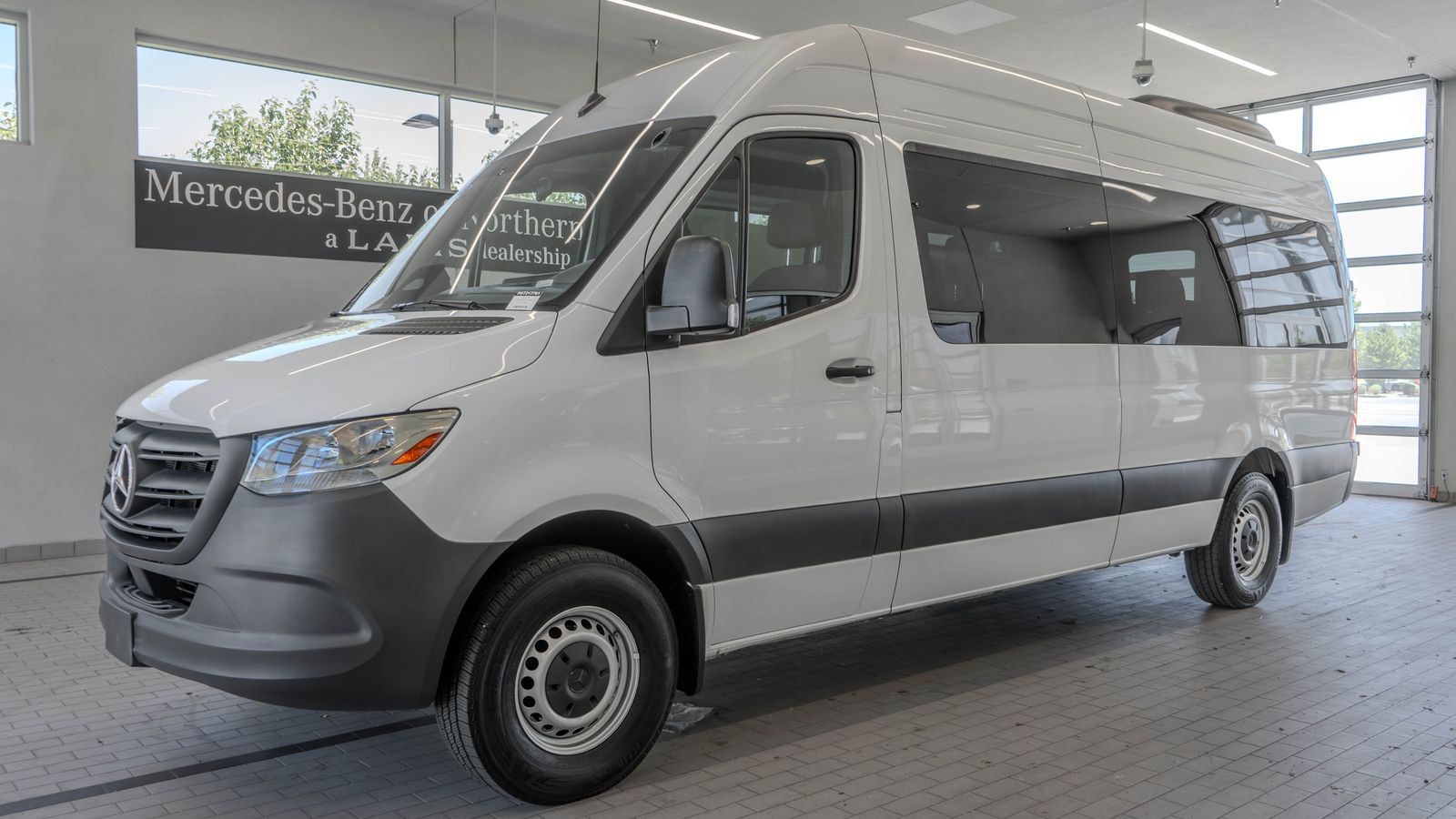 2025 Mercedes-Benz Sprinter 2500 Passenger 170 WB — full photo 3 of 35