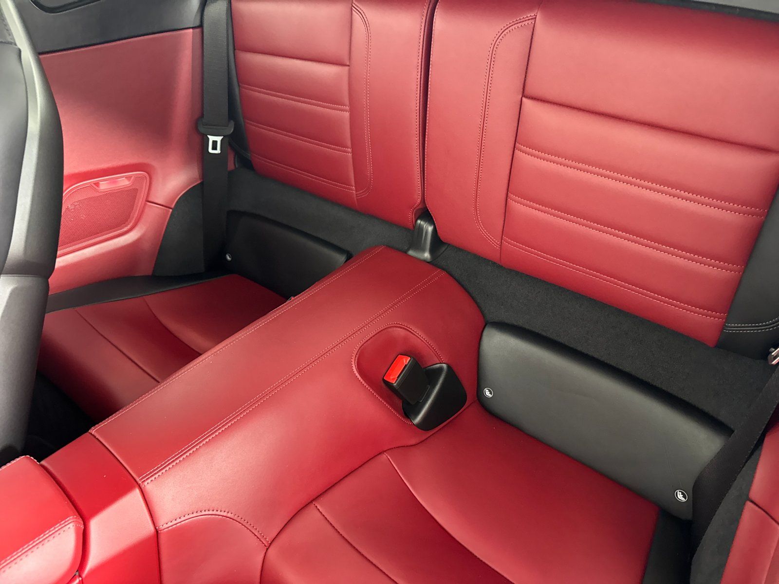 2025 Porsche 911 Carrera 4 GTS — full photo 14 of 28