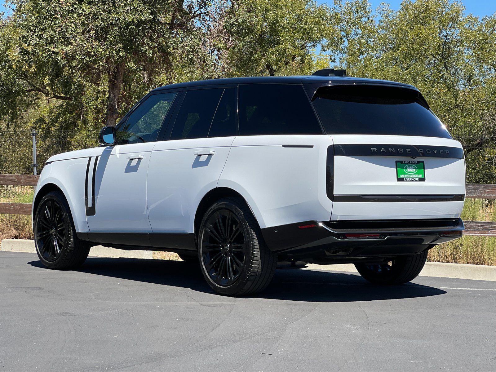 2024 Land Rover Range Rover SE — full photo 3 of 28
