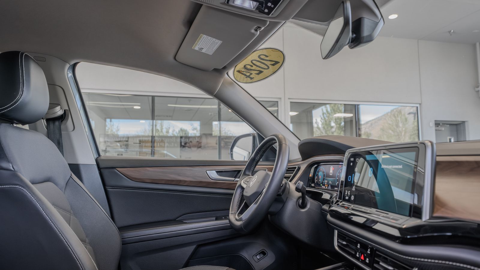 2024 Volkswagen Atlas 2.0T SE w/Technology — full photo 18 of 35