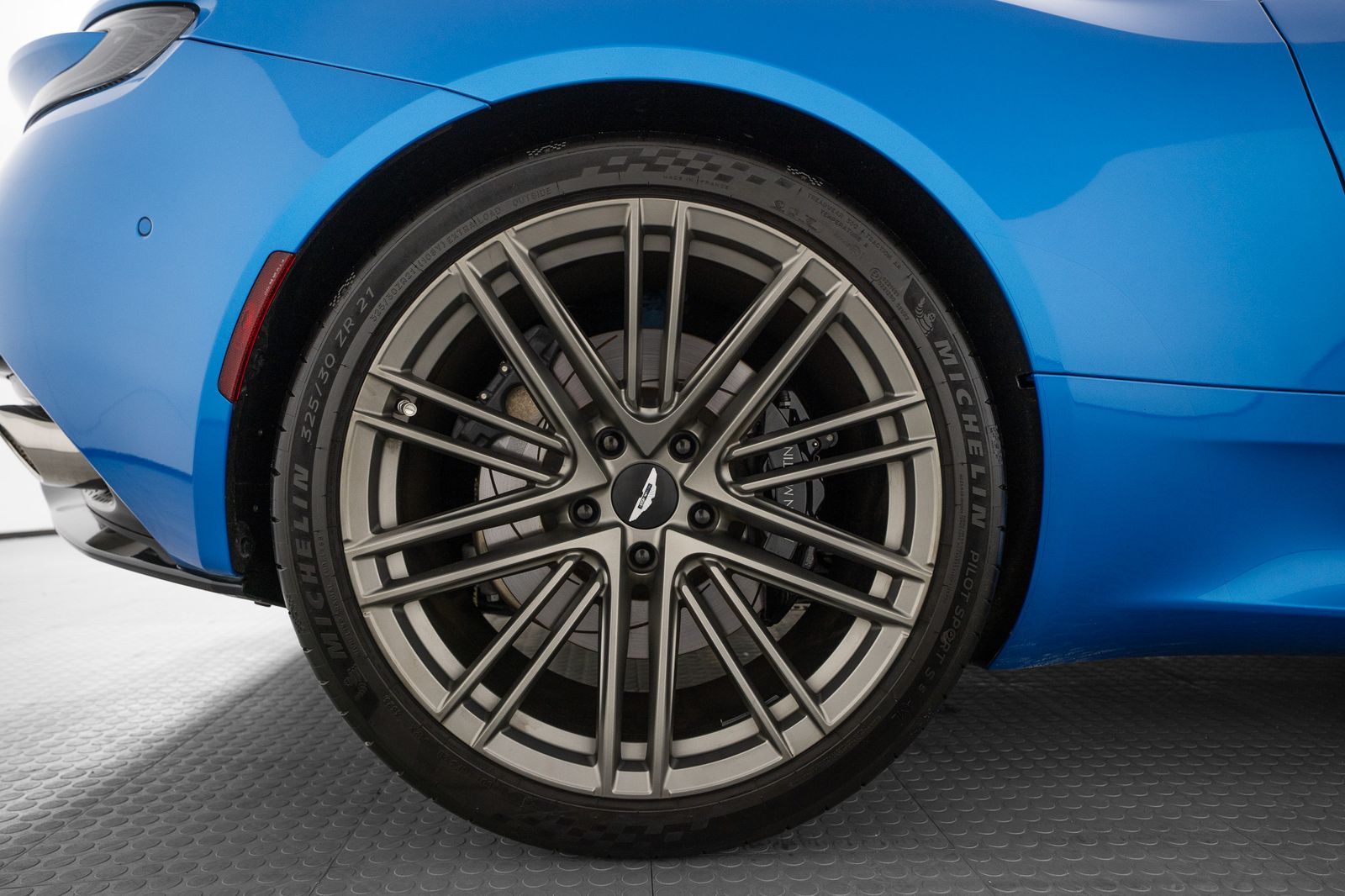 2024 Aston Martin DB12 Volante — full photo 28 of 55