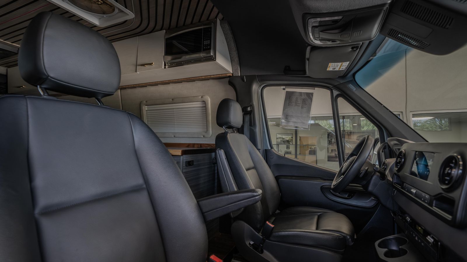 2023 Mercedes-Benz Sprinter 2500 Cargo 144 WB — full photo 32 of 34