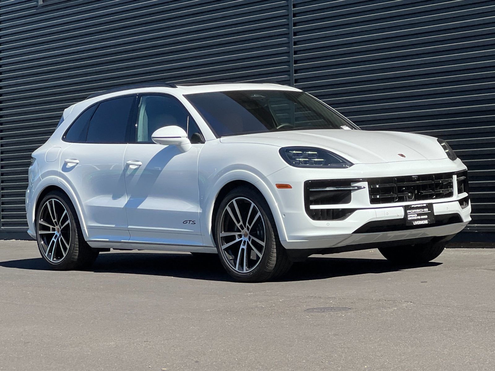 2026 Porsche Cayenne GTS — full photo 10 of 29