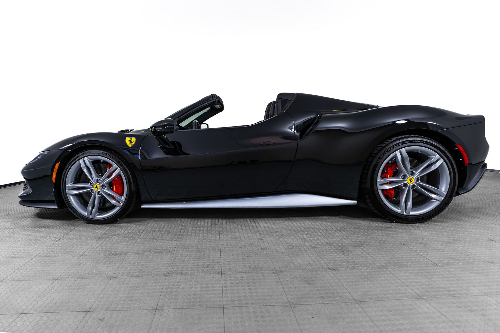 2024 Ferrari 296 GTS — full photo 2 of 45