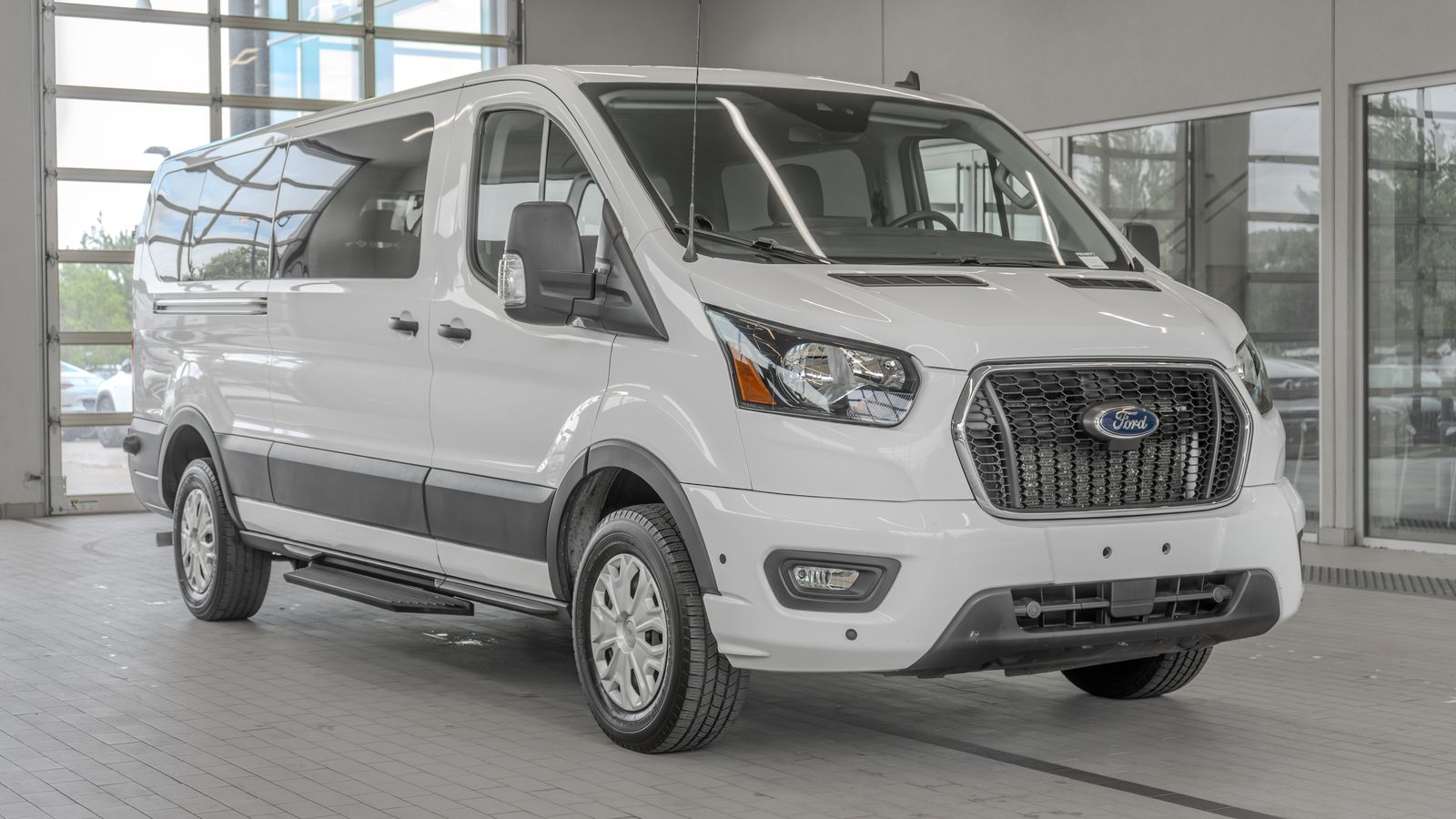 2024 Ford Transit-350 XLT — full photo 21 of 35