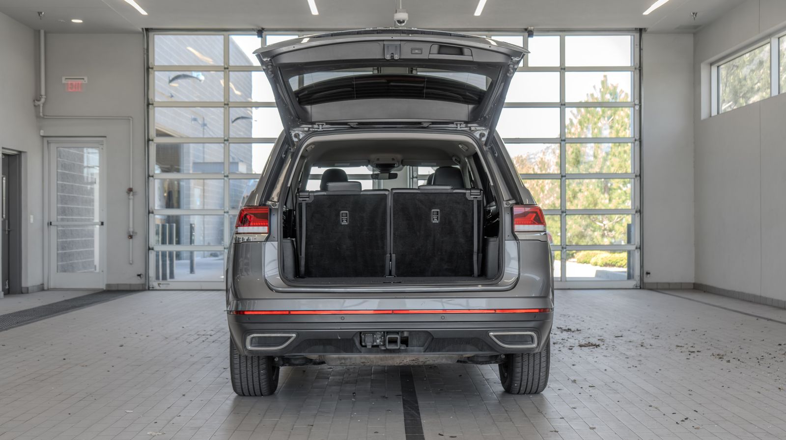 2024 Volkswagen Atlas 2.0T SE w/Technology — full photo 16 of 35
