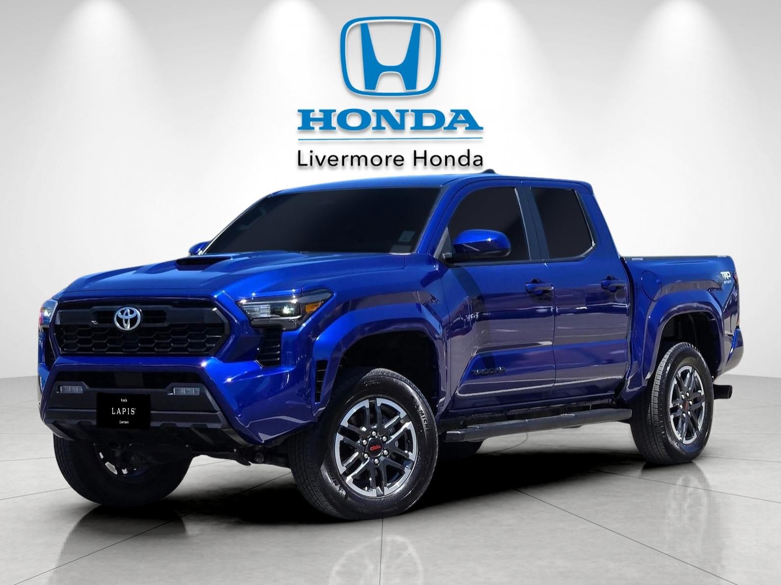 2025 Toyota Tacoma TRD Sport — full photo 2 of 28