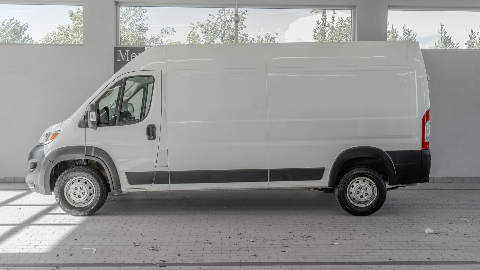 2025 Ram ProMaster 2500 High Roof — full photo 2 of 34