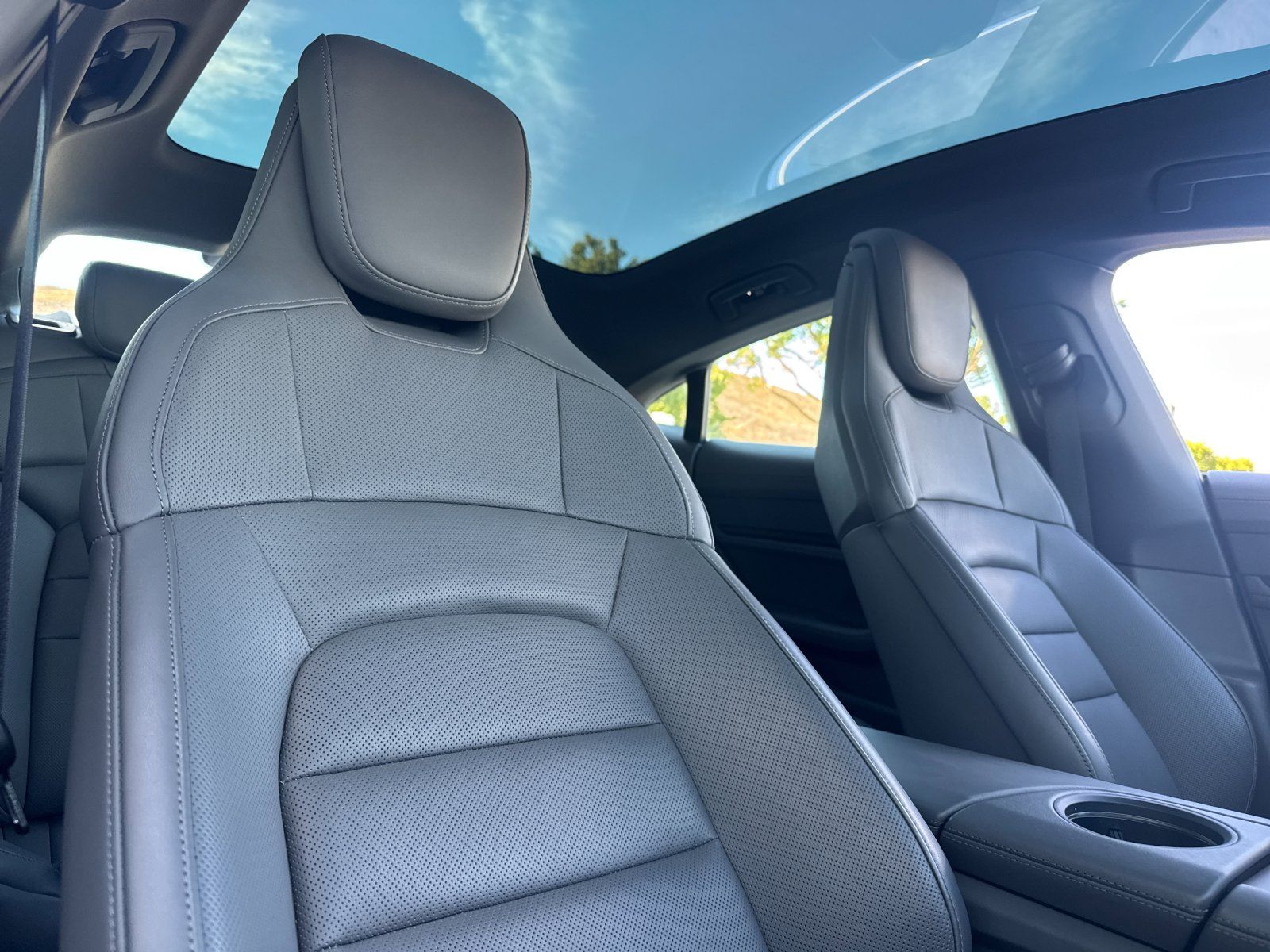 2024 Porsche Taycan 4S — full photo 16 of 29