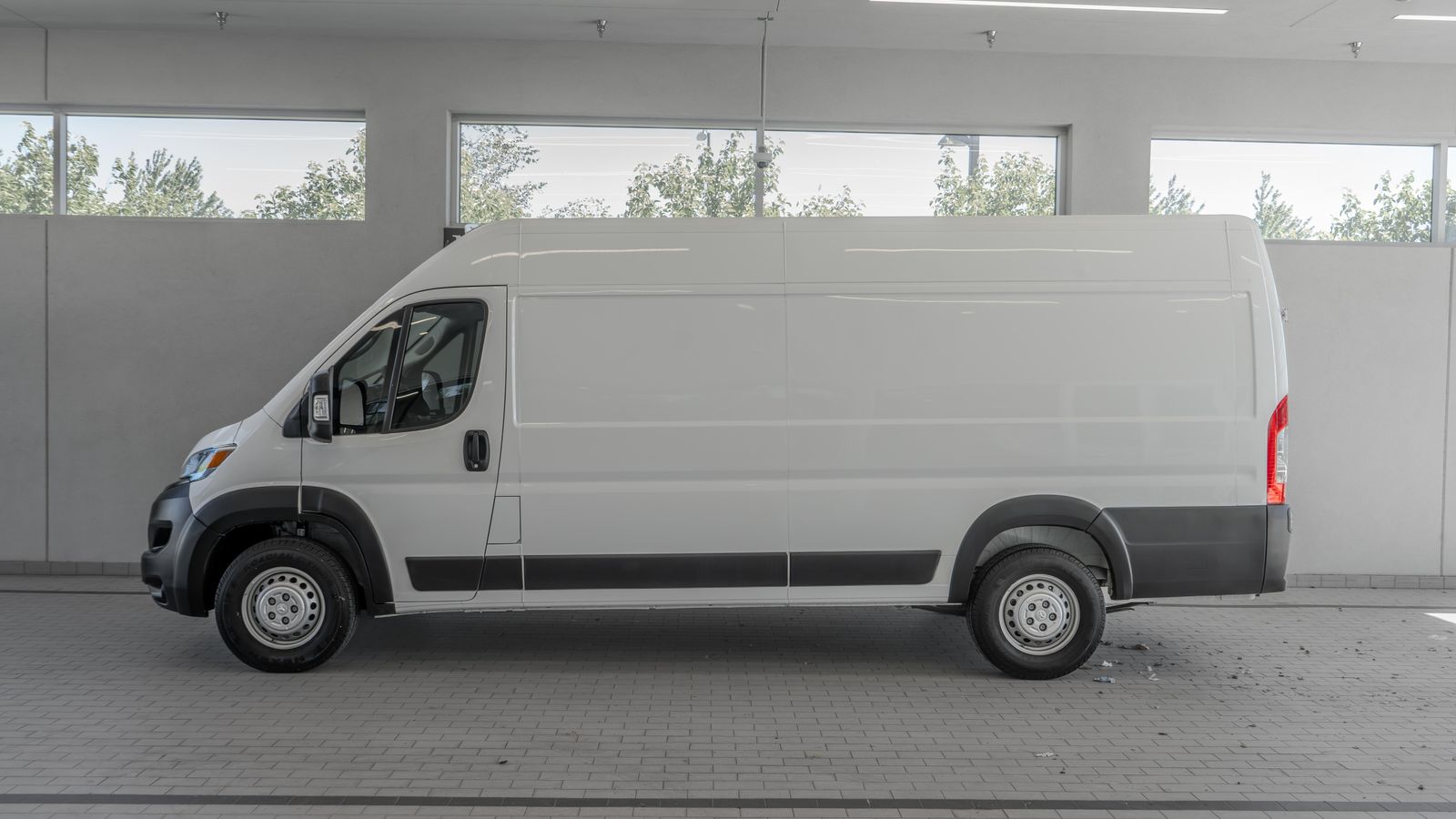 2024 Ram ProMaster 3500 High Roof — full photo 2 of 36