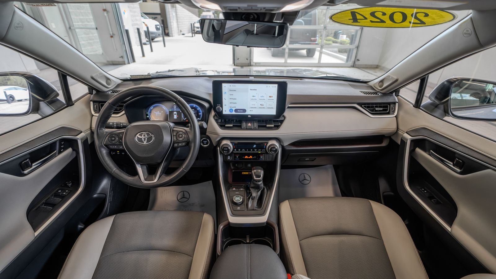 2024 Toyota RAV4 Hybrid Limited — full photo 8 of 35