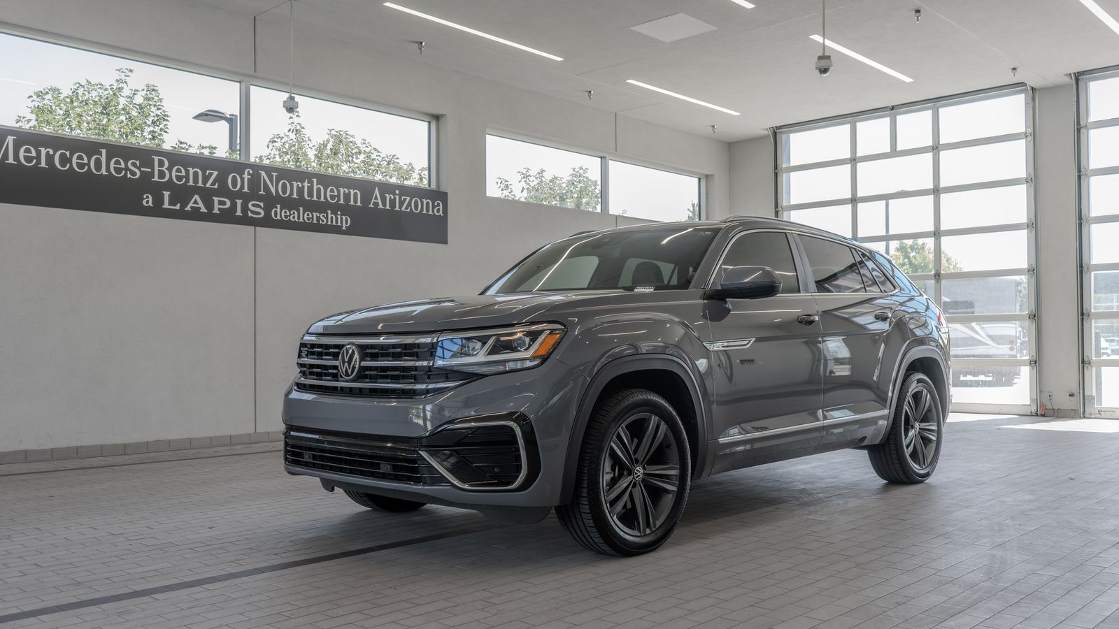 2022 Volkswagen Atlas Cross Sport 3.6L V6 SEL R-Line — full photo 3 of 34