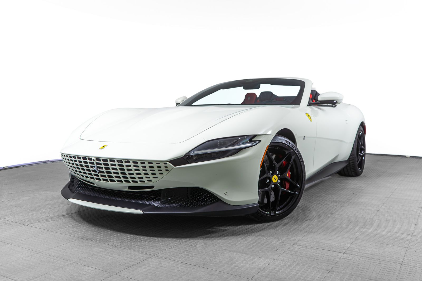 2025 Ferrari Roma Spider — full photo 1 of 51