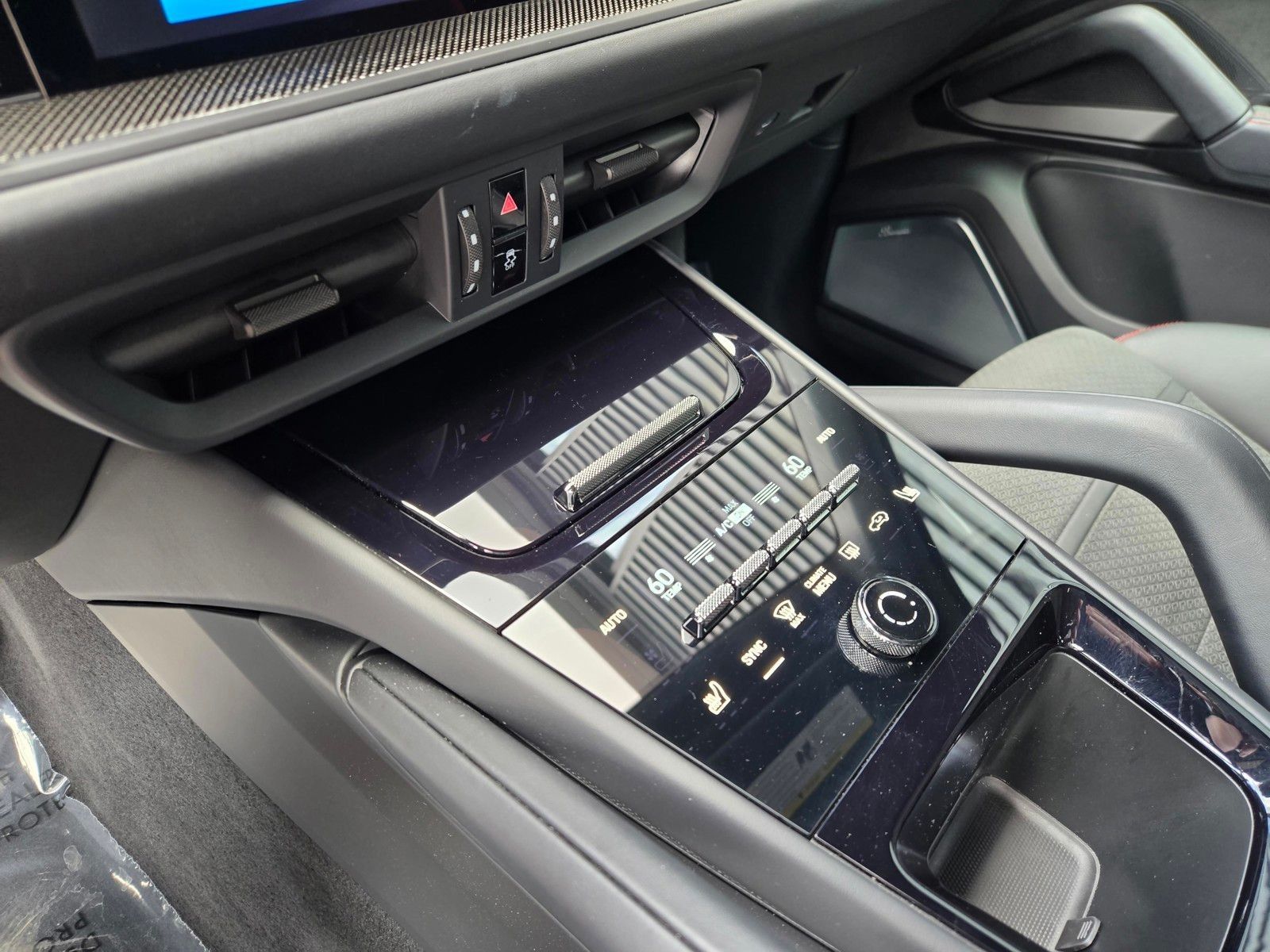 2026 Porsche Cayenne GTS — full photo 23 of 27