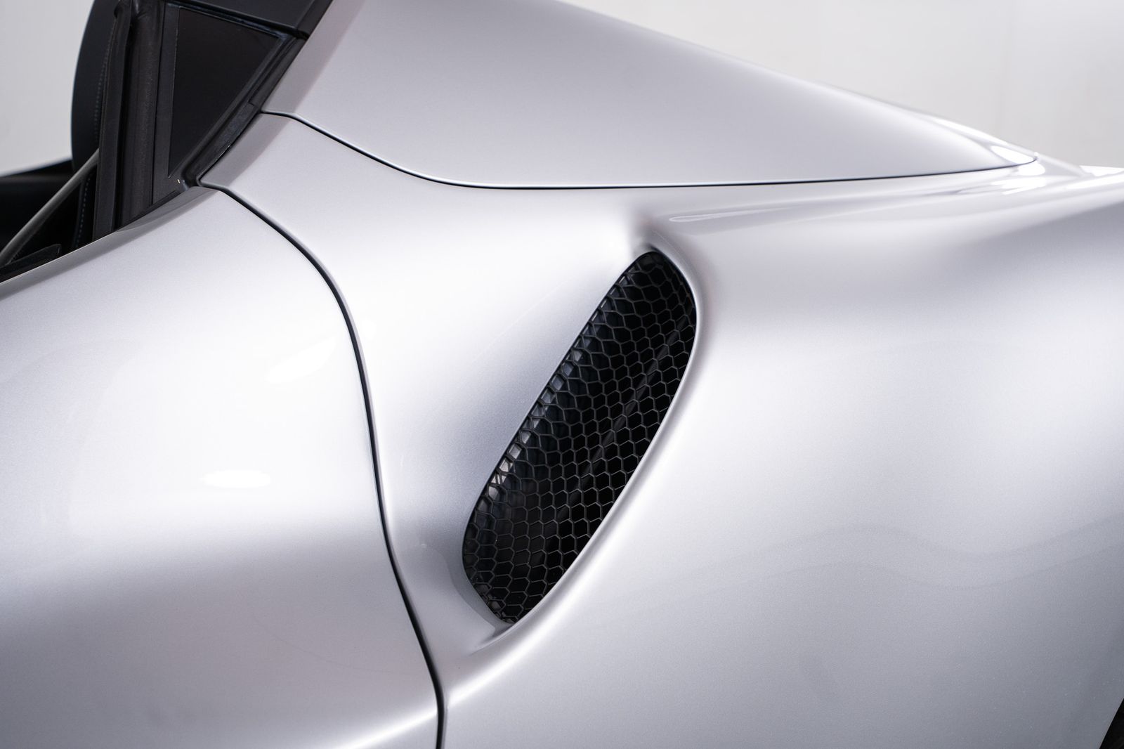2023 Ferrari 296 GTS — full photo 13 of 51