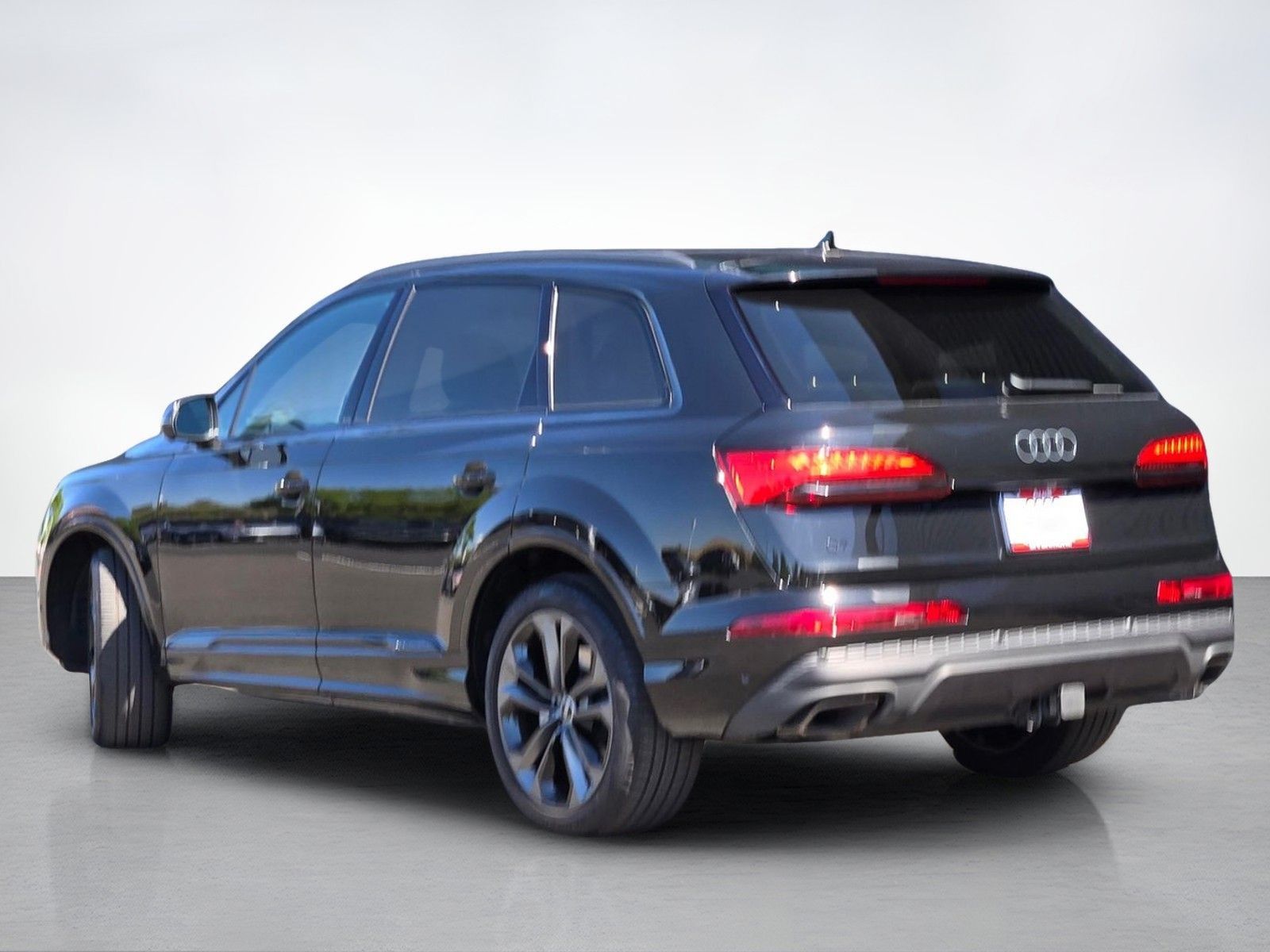 2025 Audi Q7 55 Premium Plus — full photo 4 of 45