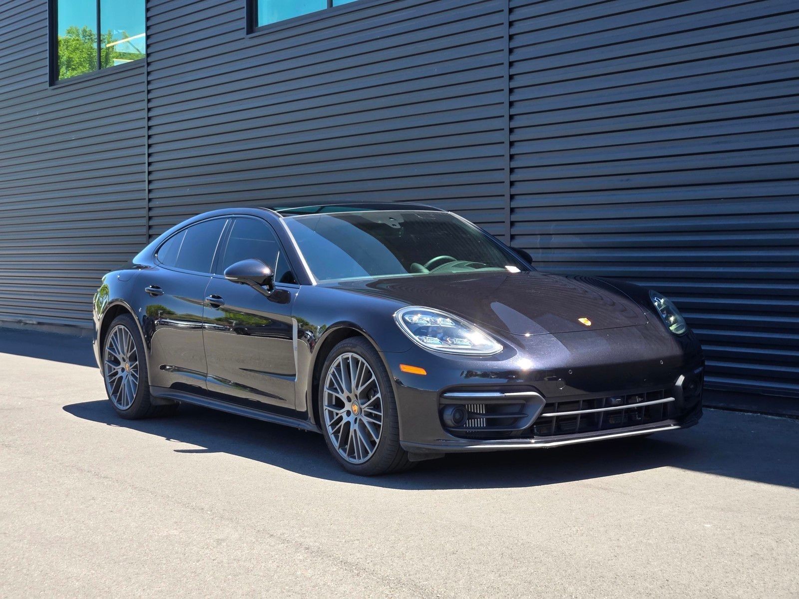 2023 Porsche Panamera 4 Platinum Edition — full photo 9 of 27