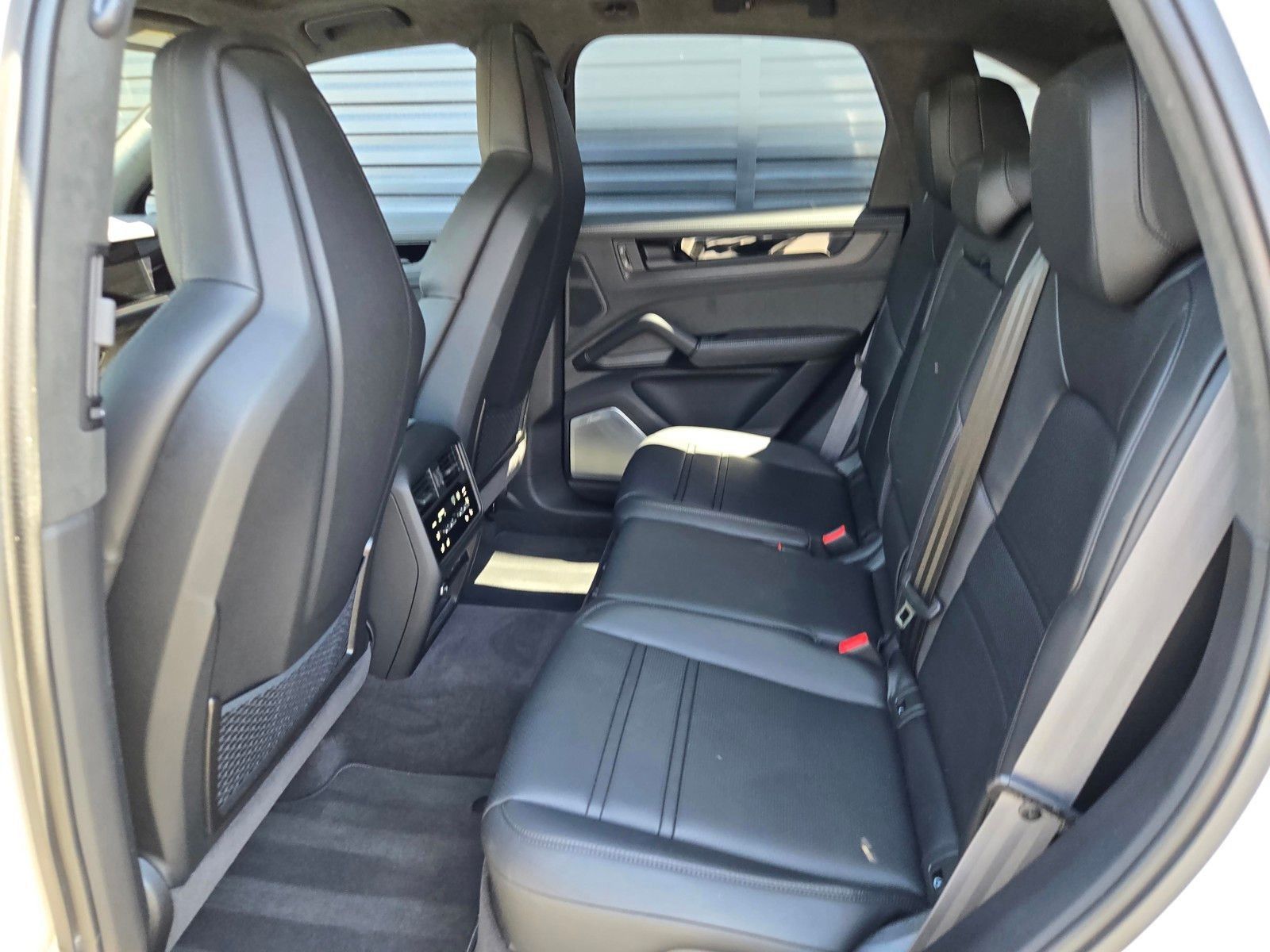 2026 Porsche Cayenne GTS — foto completa 18 de 27
