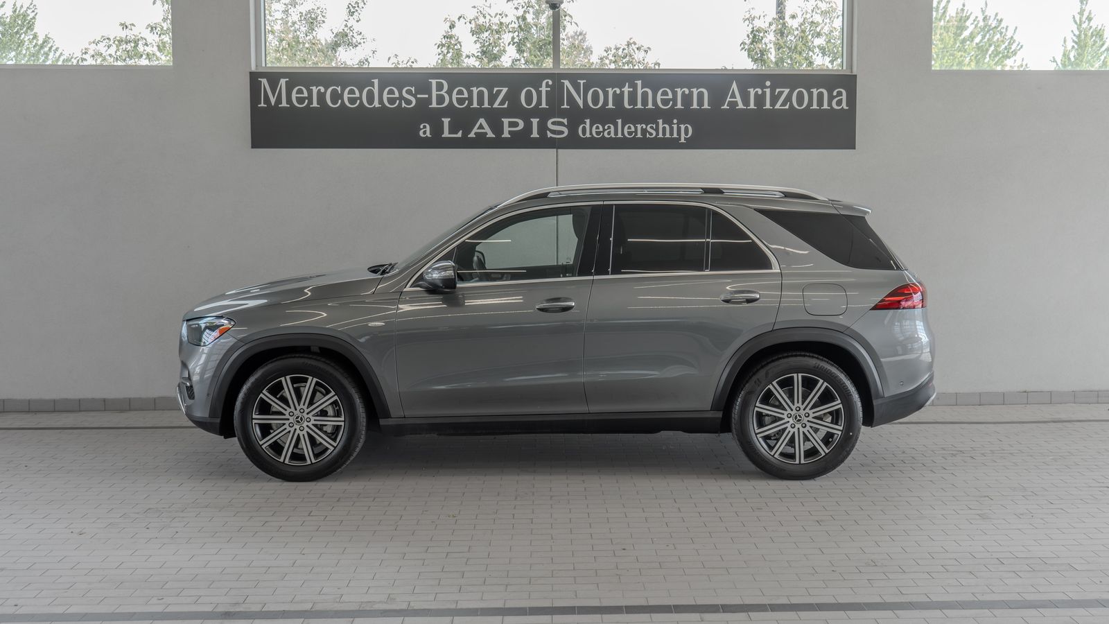 2025 Mercedes-Benz GLE GLE 450e — full photo 2 of 35