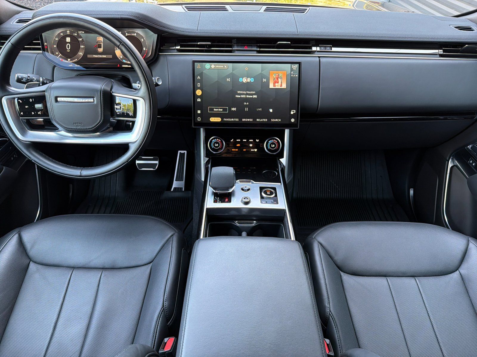 2023 Land Rover Range Rover SE — full photo 12 of 29