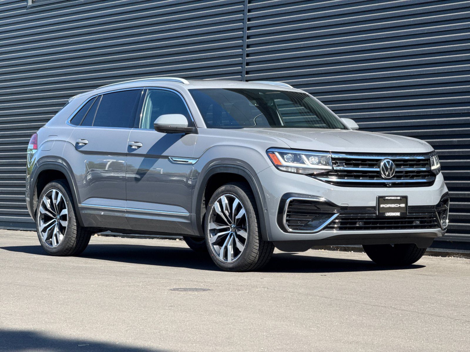 2021 Volkswagen Atlas Cross Sport 3.6L V6 SEL Premium R-Line — full photo 10 of 28