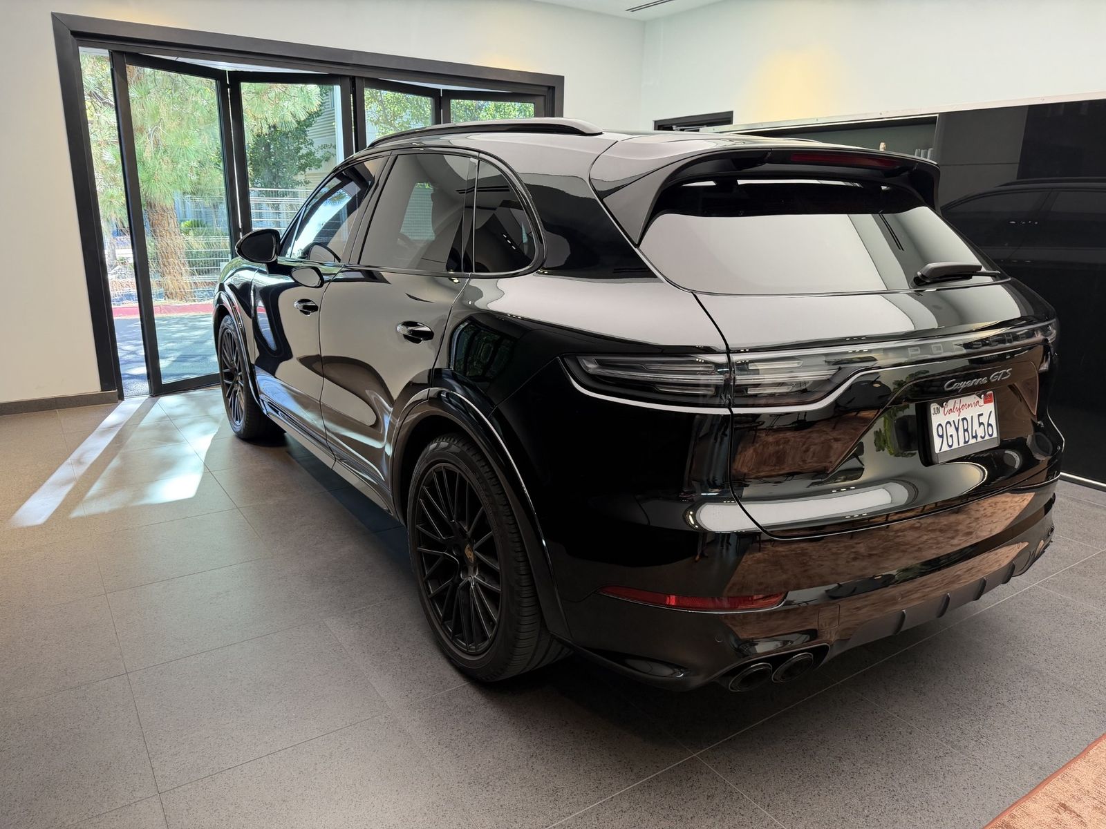 2023 Porsche Cayenne GTS — foto completa 4 de 10