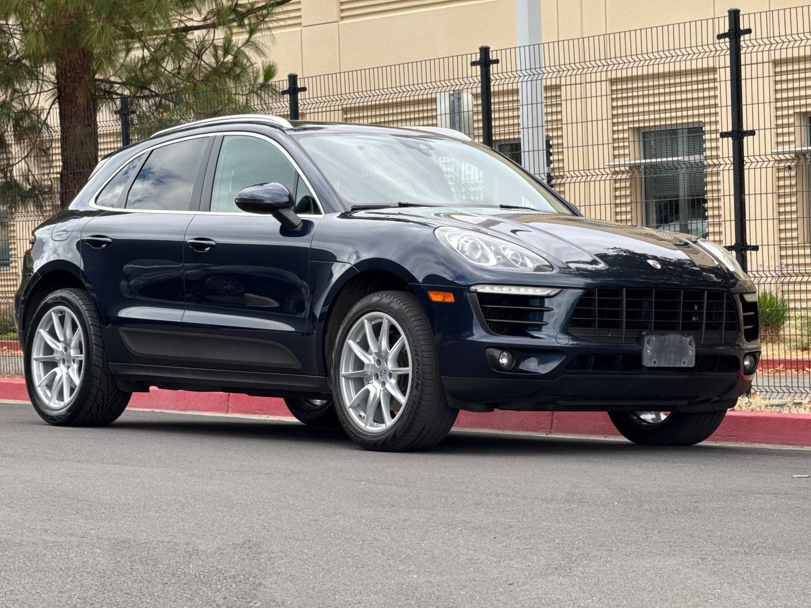 2017 Porsche Macan S — full photo 8 of 29