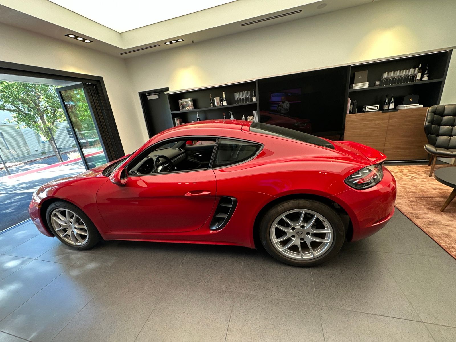 2025 Porsche 718 Cayman — full photo 4 of 10