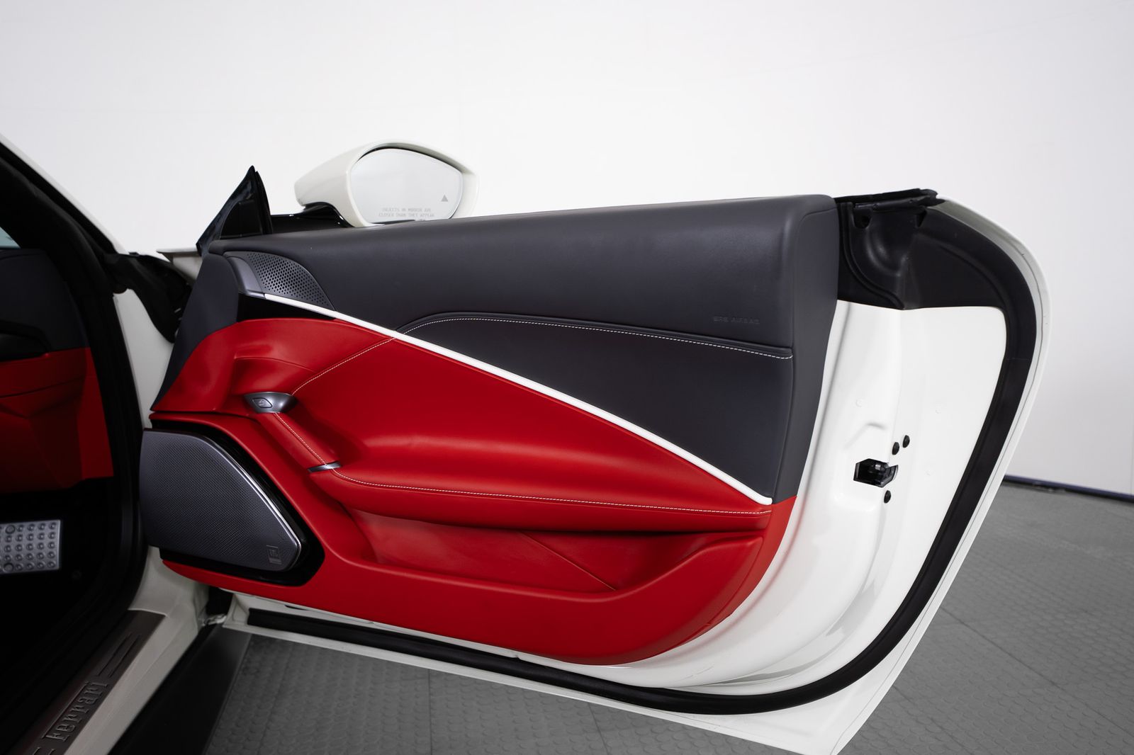 2025 Ferrari Roma Spider — full photo 22 of 51