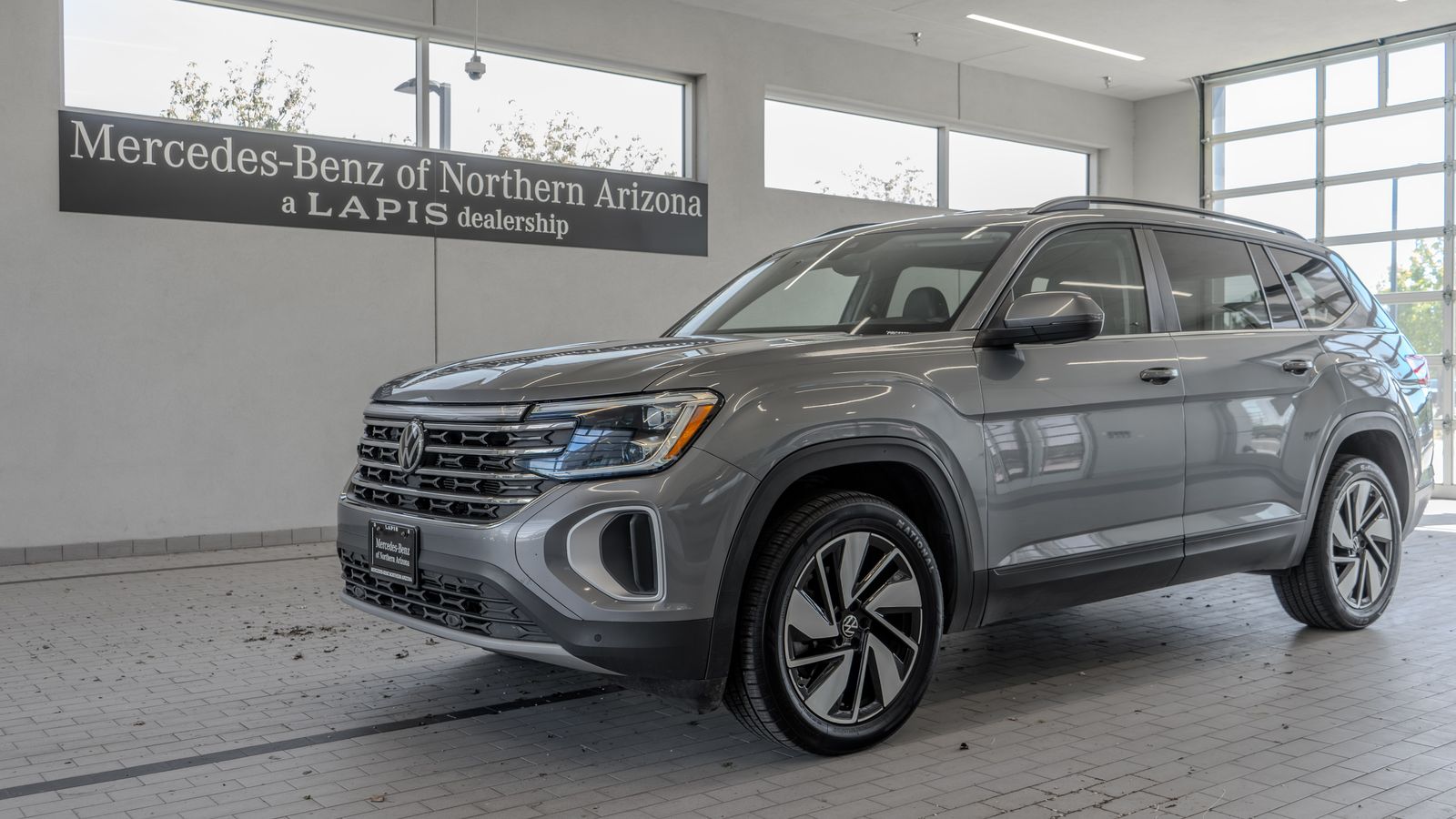 2024 Volkswagen Atlas 2.0T SE w/Technology — full photo 3 of 35