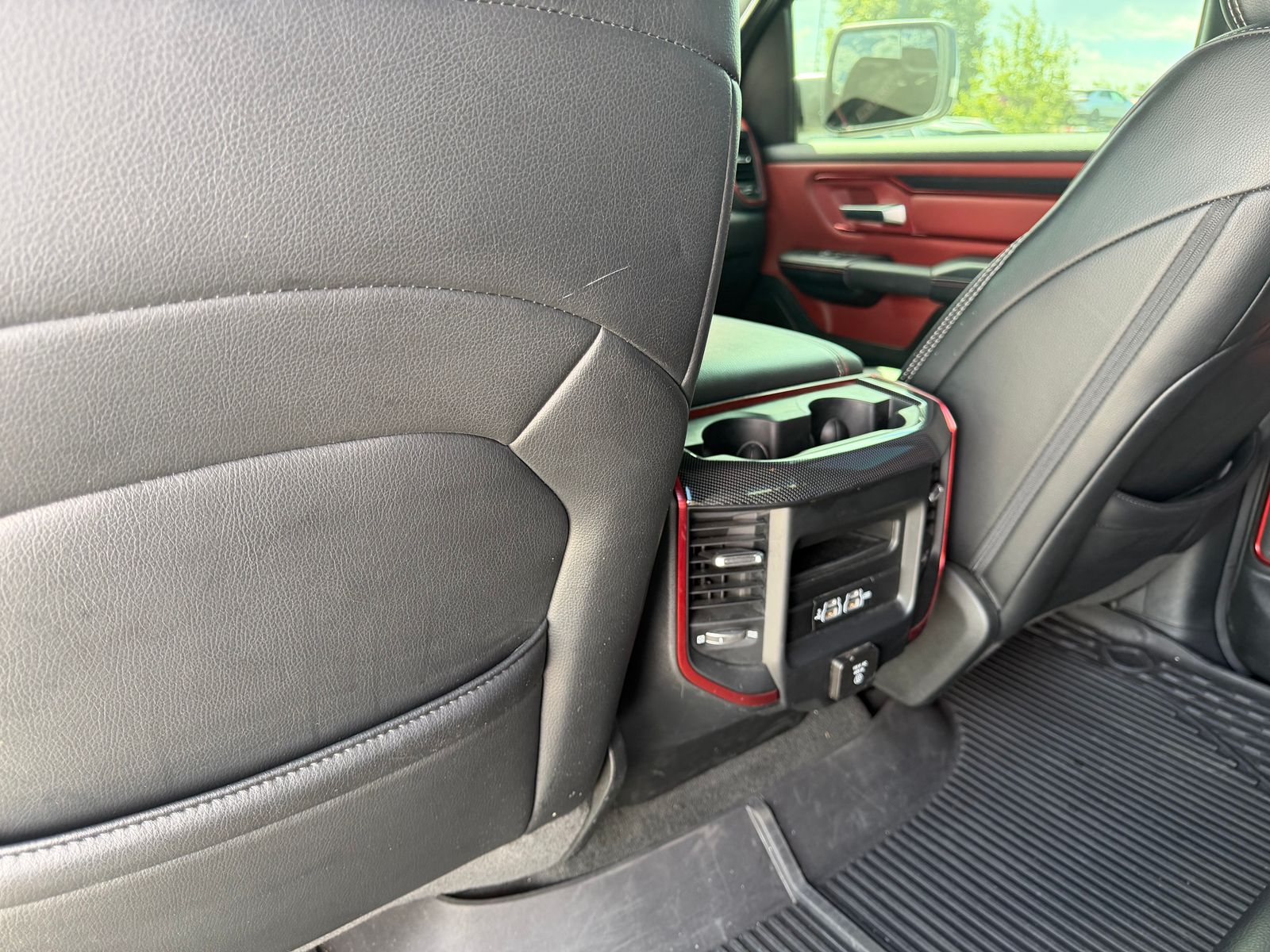 2020 Ram 1500 Rebel — foto completa 4 de 10