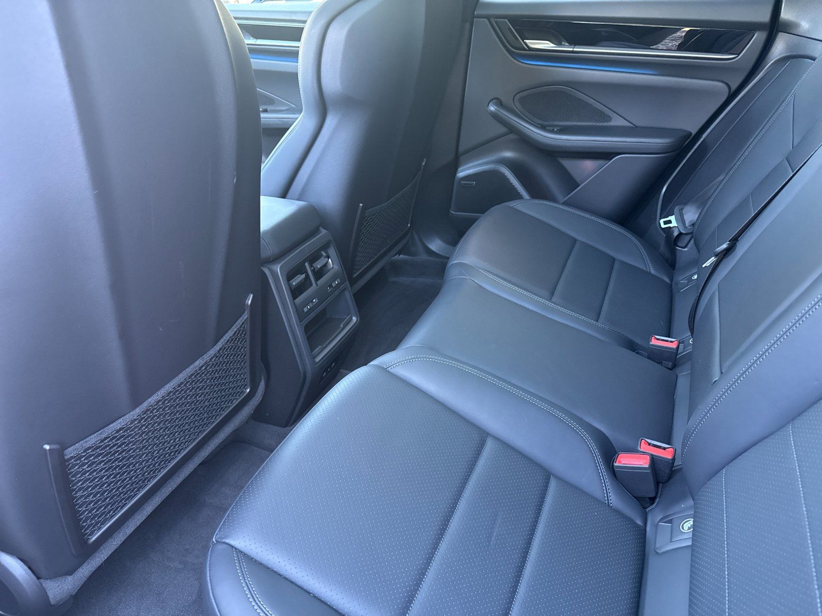 2025 Porsche Macan Electric 4 — full photo 13 of 28