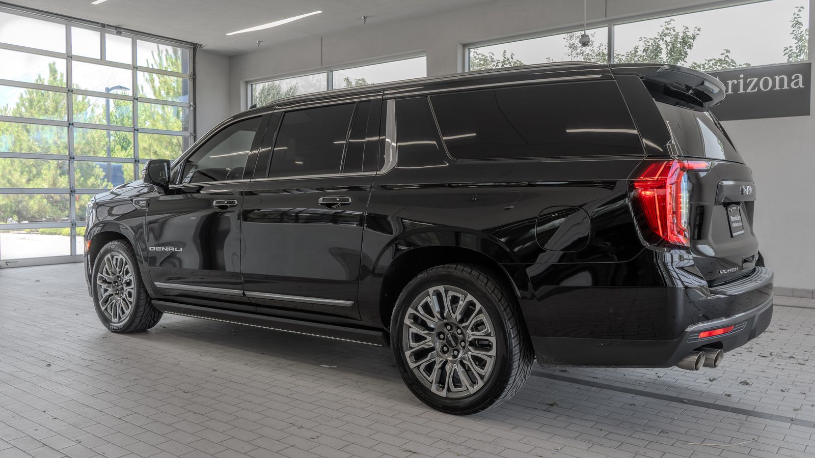 2024 GMC Yukon XL Denali Ultimate — full photo 13 of 35